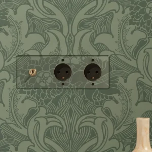 Kew Triple Toggle & 2x Danish Type K Socket - Clear Antique Zlatý kov | Black