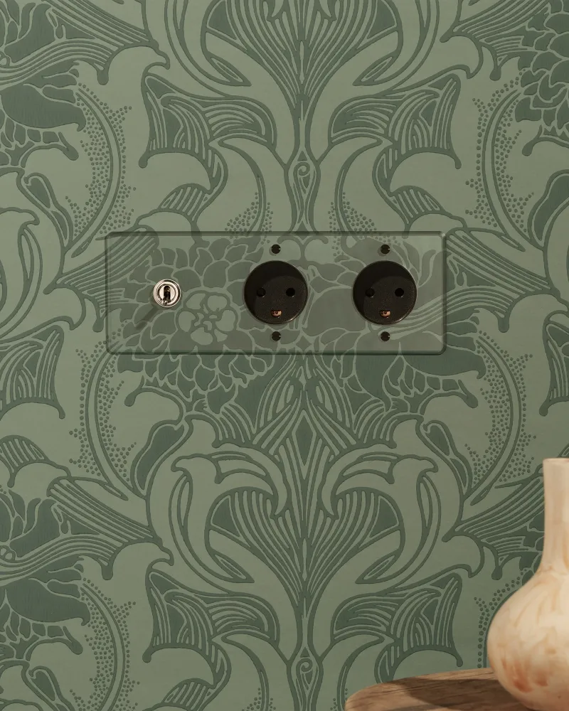 Kew Triple Toggle & 2x Danish Type K Socket - Průhledný Polished Nickel | Black